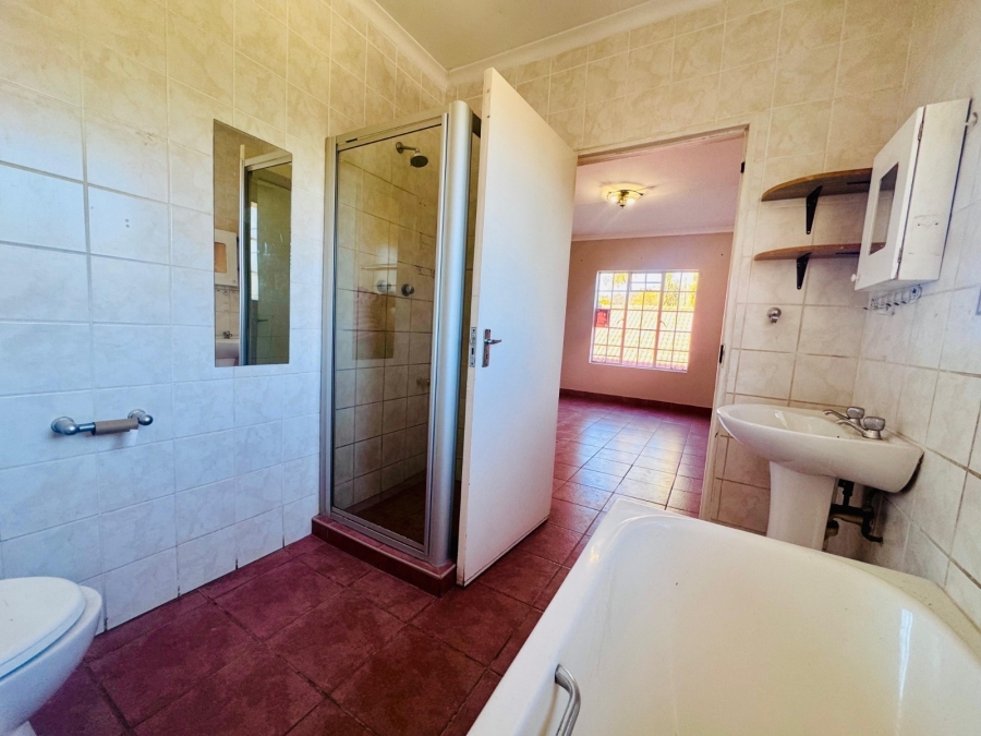 To Let 4 Bedroom Property for Rent in Bodorp North West